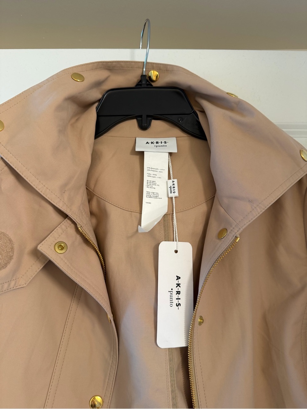 Akris Punto Tan Short Utility Jacket with Gold Hardware - Picture 3 of 5